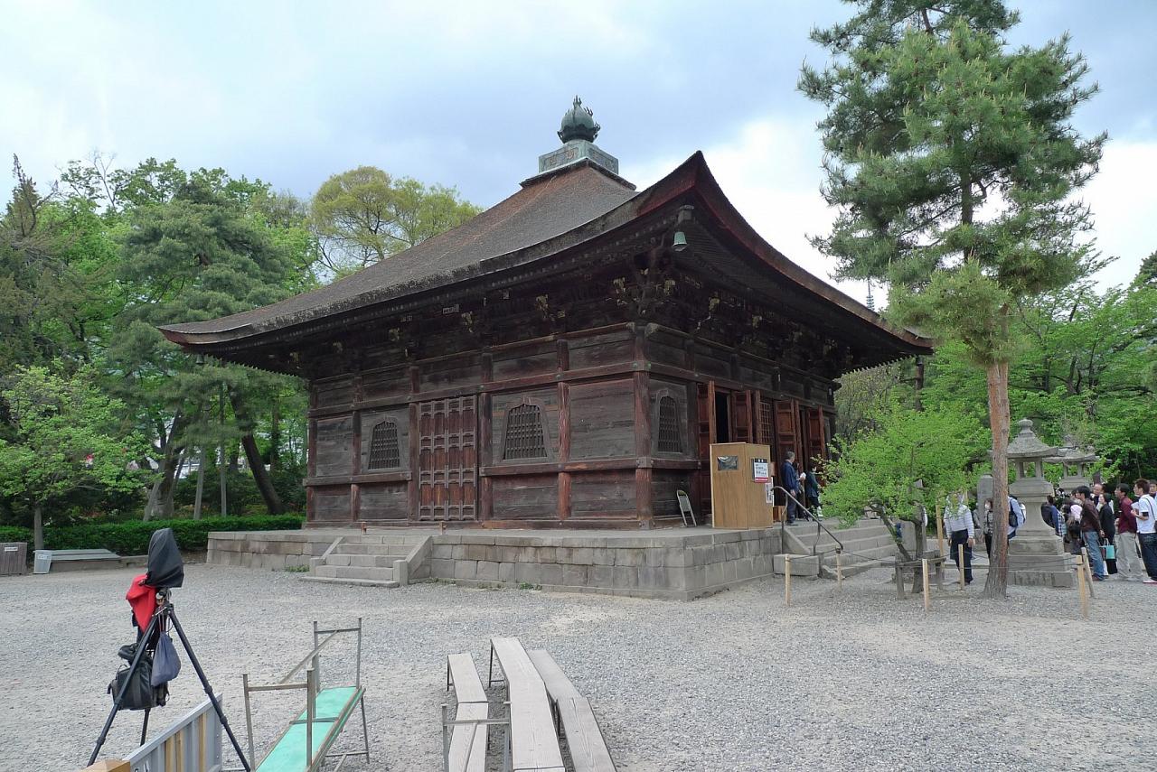 Zenkoji Temple by Motokoka via Creative Commons Japan tour, Japanese nature tour, snow monkeys, Japan birding, Japan Birding & nature, Naturalist Journeys 